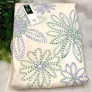 Beautiful NWT 80” x 80” URBAN OUTFITTERS 100% cotton tapestry